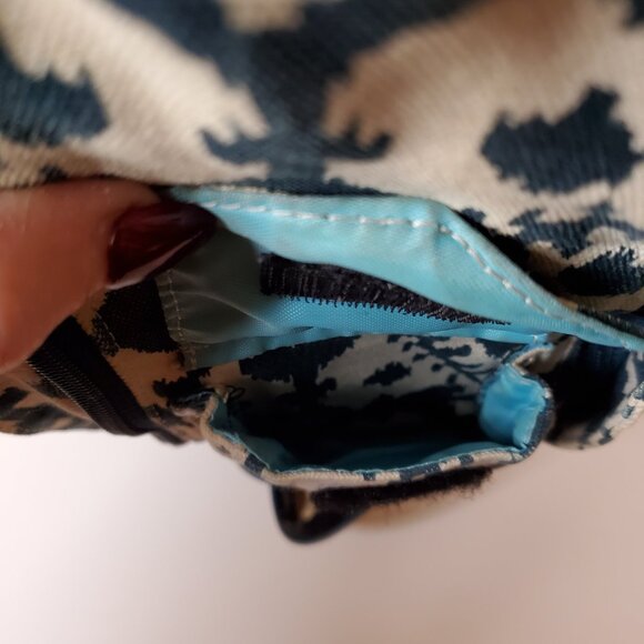 Kavu Rope Sling Pack Crossbody Bag with Adjustable Strap - Navy & Cream - Picture 5 of 6